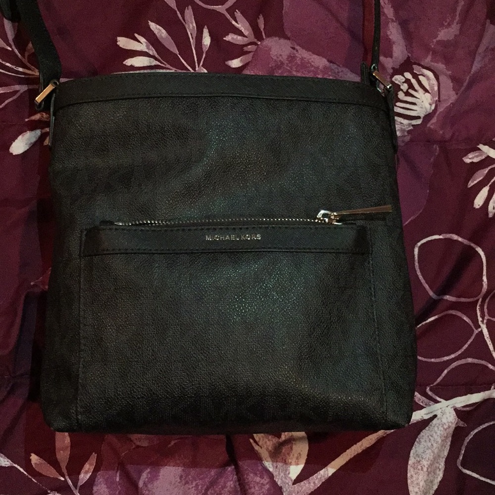 Michael kors cross body purse